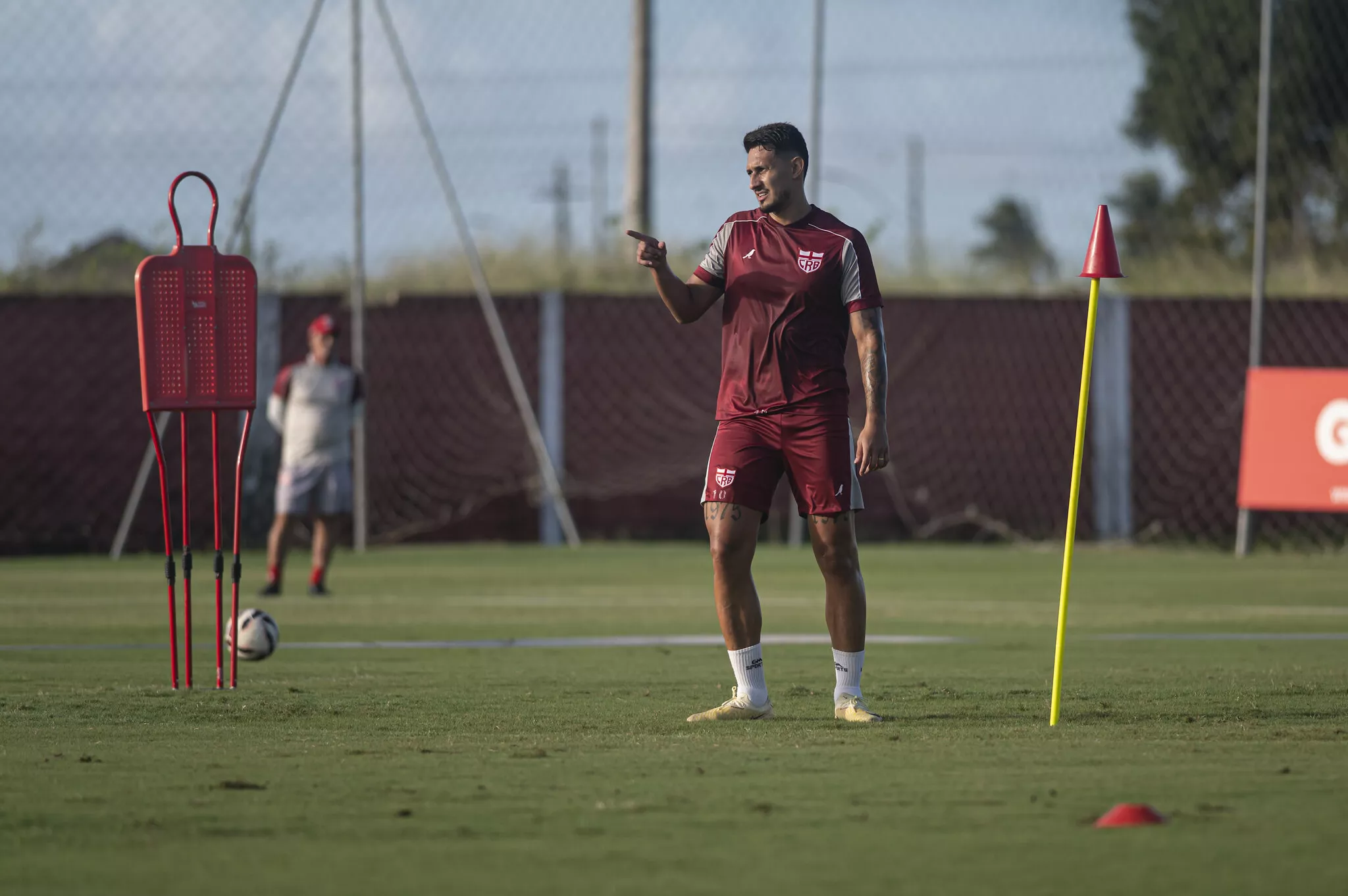 CRB conta com retorno e desfalque para jogo com América-MG 1 Breno Herculano em treino - Foto: Franciso Cedrim/CRB