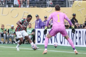 Jornais alemães destacam domínio do Fluminense e atuação salvadora de Kobel no empate com Dortmund