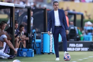 Renato Paiva dedica vitória sobre o PSG à torcida do Botafogo: 'Fomos taticamente perfeitos'