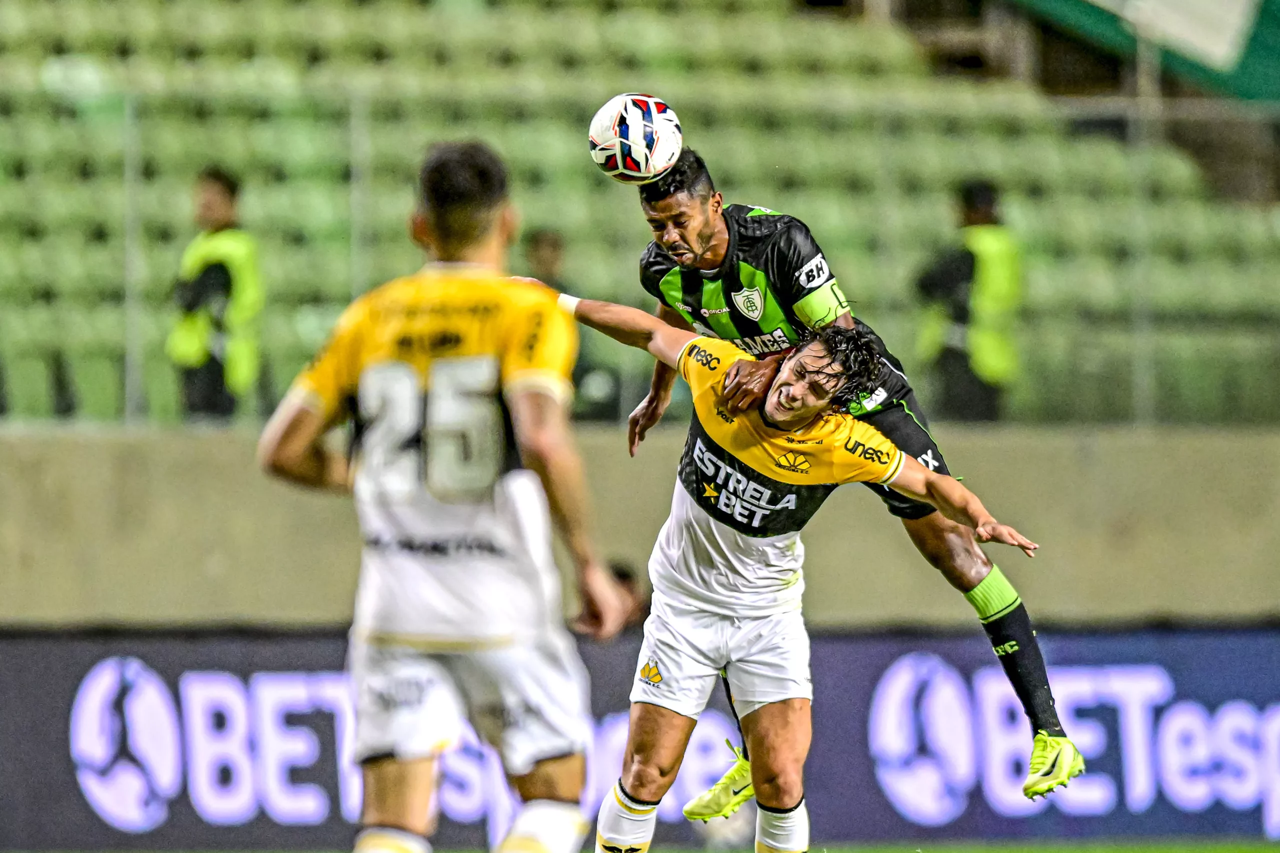 Zagueiro do Criciúma aprova empate na Série B: "Ponto importante" 2 América-MG e Criciúma seguem no meio de tabela na Série B