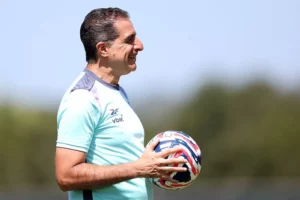 Renato Paiva valoriza classificação do Botafogo e destaca peso do futebol brasileiro no cenário global