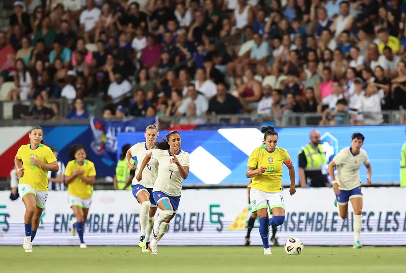 França 3 x 2 Brasil - Seleção sai na frente, mas leva virada 3 França 3 x 2 Brasil - Seleção sai na frente, mas leva virada (Foto: Lívia Villas Boas / CBF)