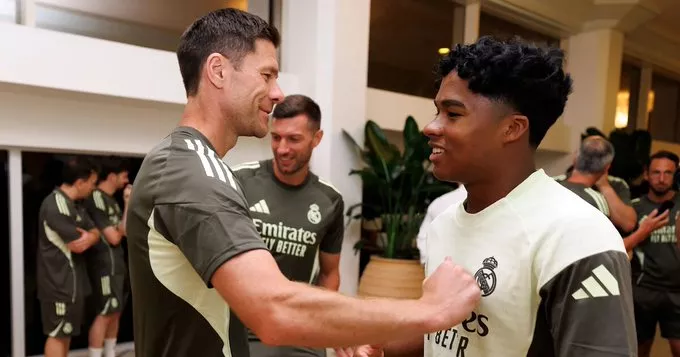 Endrick se junta ao grupo do Real Madrid nos EUA antes do duelo com a Juventus pelo Mundial