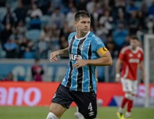Kannemann busca cidadania italiana e pode liberar vaga de estrangeiro no Grêmio
