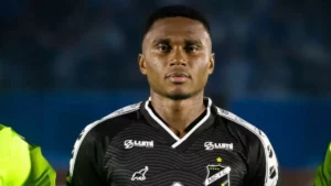 Volante do ABC sofre lesão grave e precisará de cirurgia