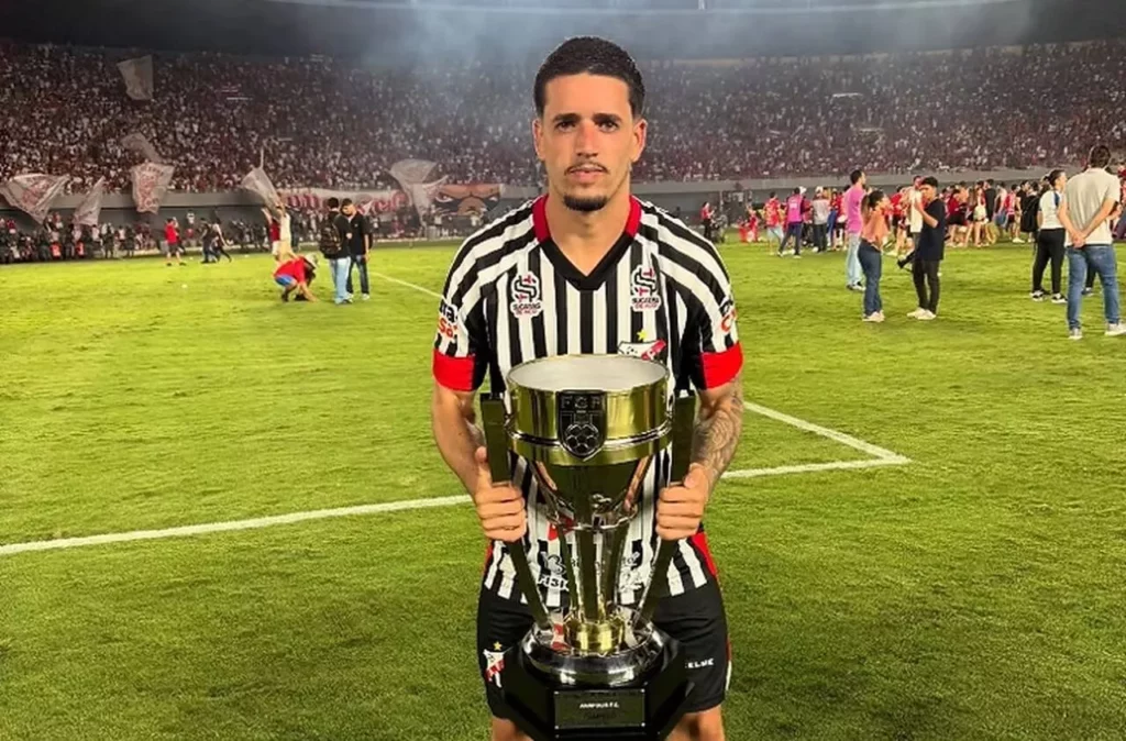 Agua Santa contrata o volante Pedro Thomaz