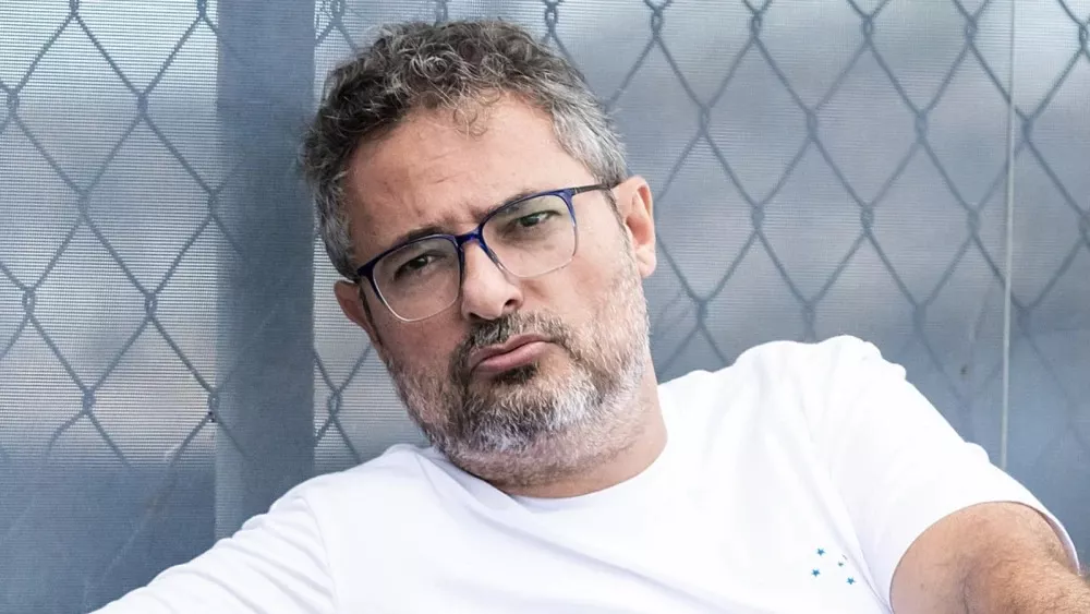 Alexandre Mattos é apresentado aos jogadores do Santos