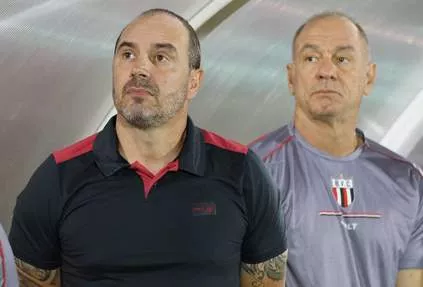 Allan Aal critica gramado do Botafogo-SP: "Atrapalha muito" 2 Allan Aal, à esquerda, e Ivan, à direita. Foto: Botafogo-SP