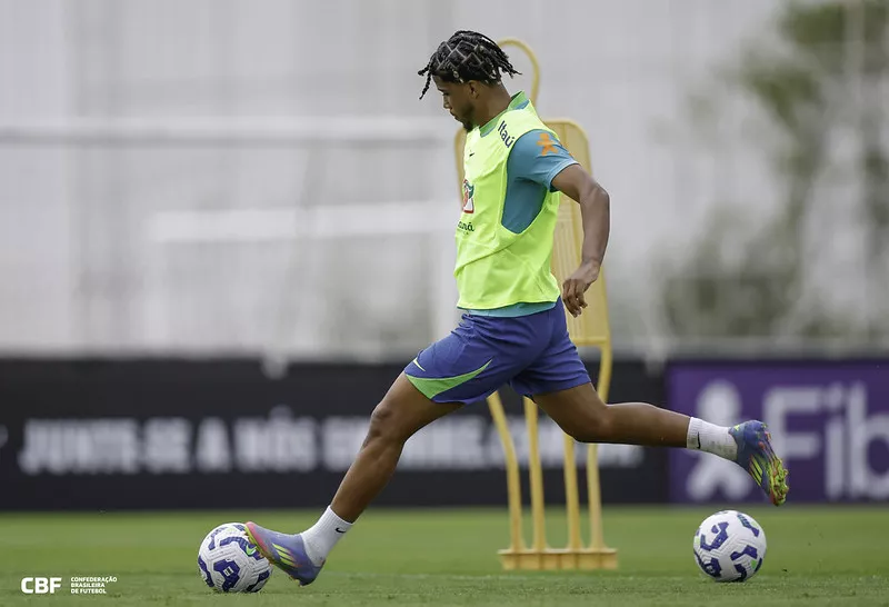 Andrey Santos se diz mais maduro em retorno à seleção