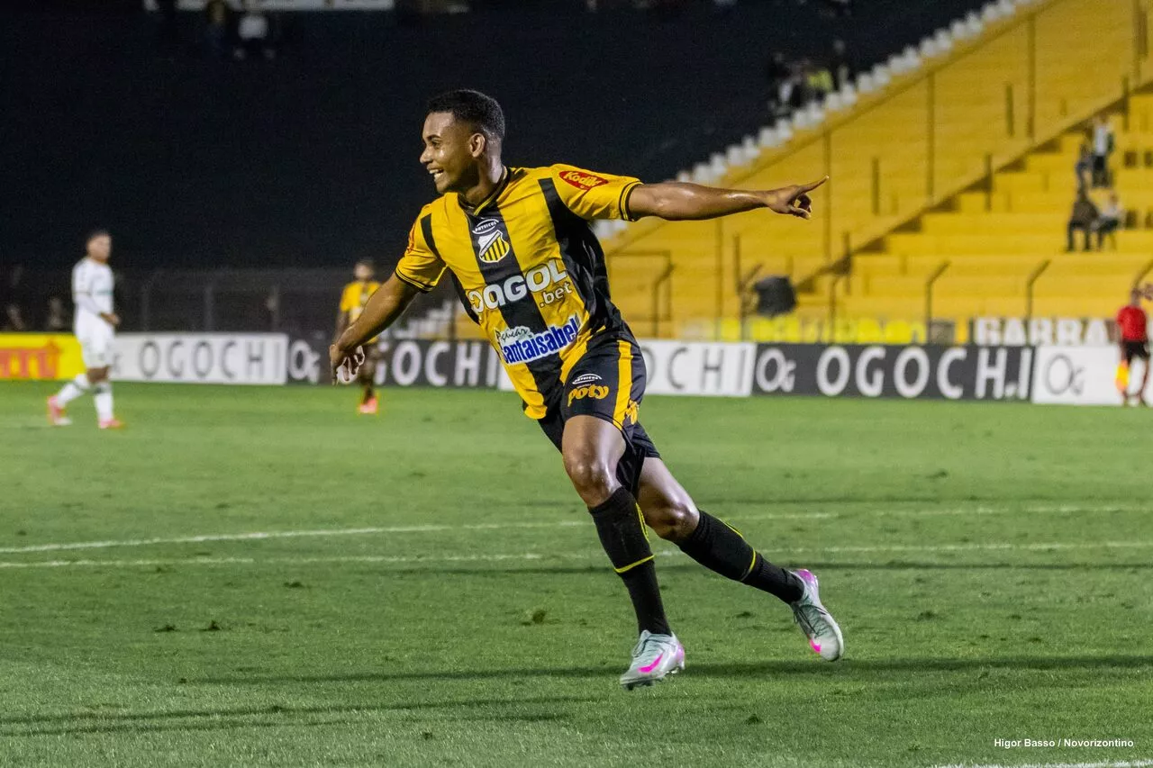 Atacante celebra primeiro gol pelo Novorizontino