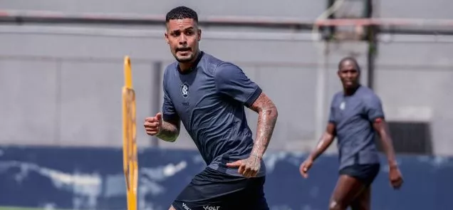 Maxwell celebra retorno de lesão e elogia campanha do Remo na Série B 1 Atacante do Remo elogia campanha na Serie B
