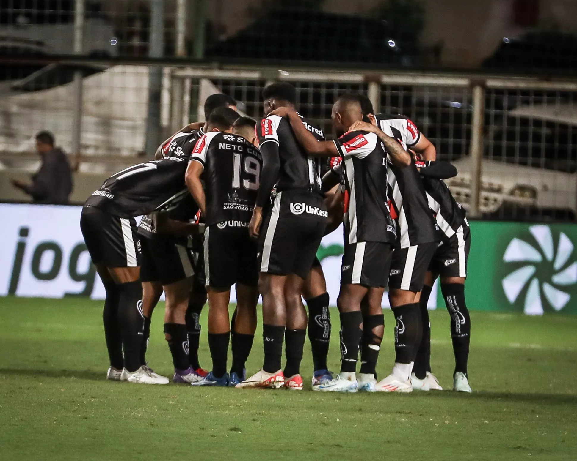 Athletic MG e Operario PR se enfrentam na Serie B