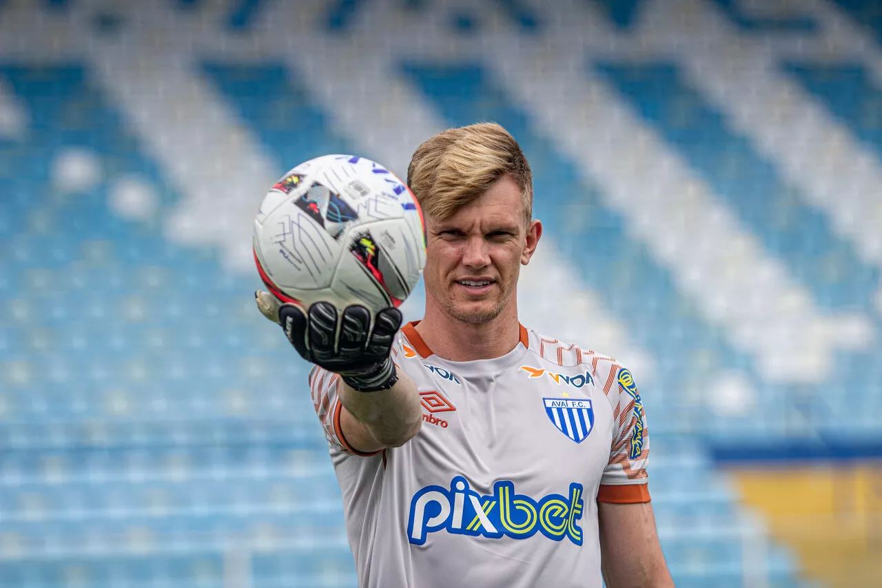 Avai rescinde com o goleiro Douglas Friedrich