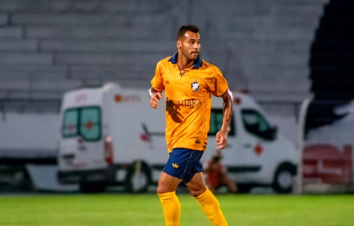 Retrô acerta barca de saídas na Série C após contratações de peso