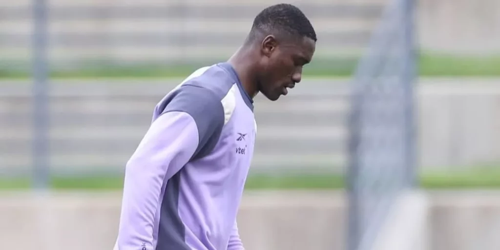 Botafogo corta Bastos do Mundial após novas dores no joelho