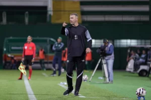 Série B: Técnico da Ferroviária mantém confiança após derrota: 