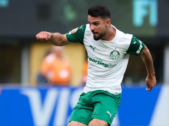 Abel muda Palmeiras e contraria auxiliares: 'Refresquei o time'