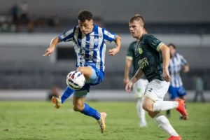 CSA 2 x 0 Floresta - Vitória para seguir no G-8