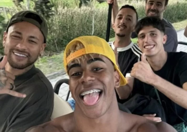 Neymar curte férias no Santos e diverte-se com Yamal em Mangaratiba