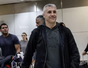 Crespo desembarca no Brasil e celebra retorno ao São Paulo: 'Temos ainda uma linda história'