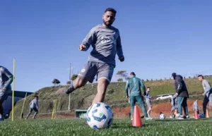 Juventude inicia preparação com reforço no meio e negociações em andamento