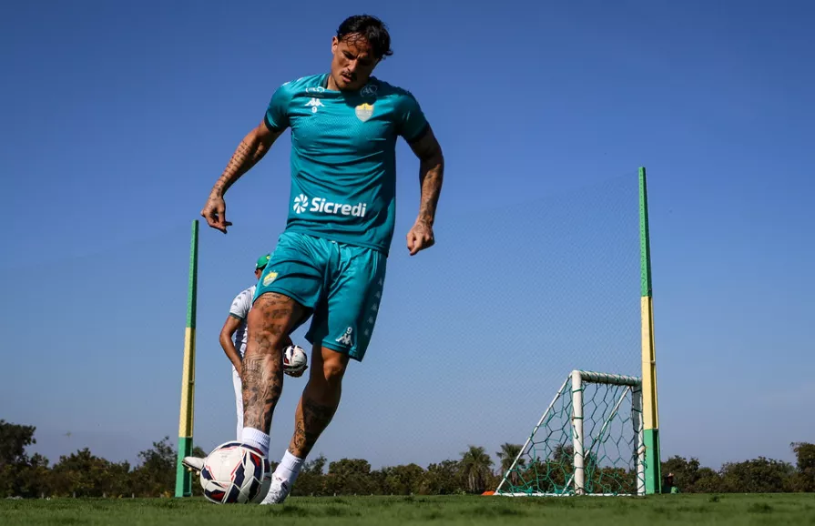 Edu em treino do Cuiabá - Foto: Asscom Dourado/Divulgação
