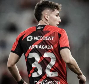 Athletico-PR acerta rescisão com jogador chileno