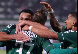 Chapecoense 4 x 0 Amazonas - Verdão se reabilita e encosta no G-4 da Série B