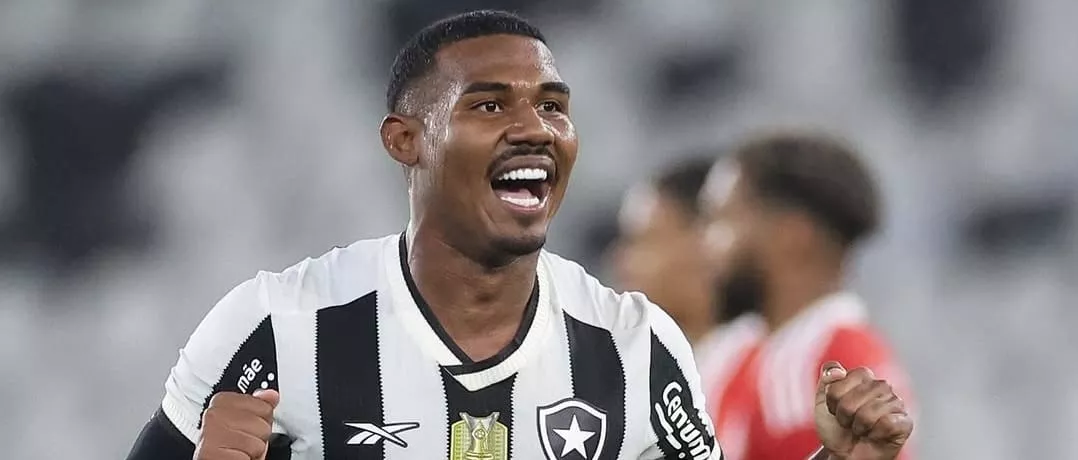 Nottingham Forest encaminha acerto com trio do Botafogo 