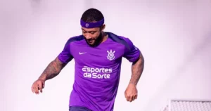 Corinthians se reapresenta após férias com Memphis Depay e sem Igor Coronado, de saída do clube