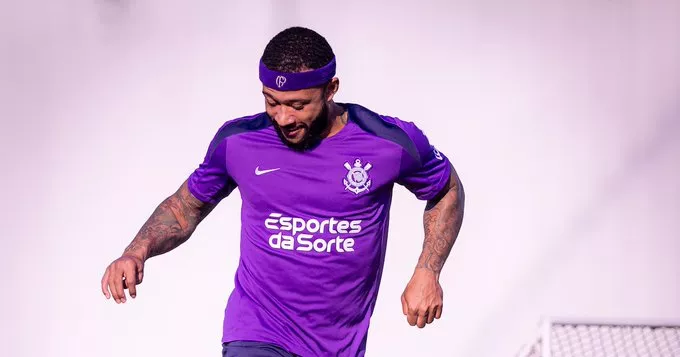 Corinthians se reapresenta após férias com Memphis Depay e sem Igor Coronado, de saída do clube