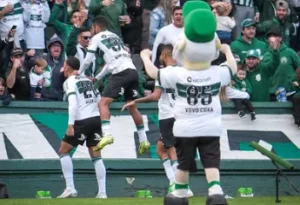 SÉRIE B: Duelo direto por G4 em dia de briga contra o rebaixamento