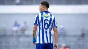 CSA garante permanência do lateral-esquerdo Enzo
