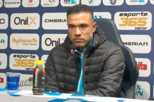 Roger entrega novo titular no Londrina e abre espaço para jovens