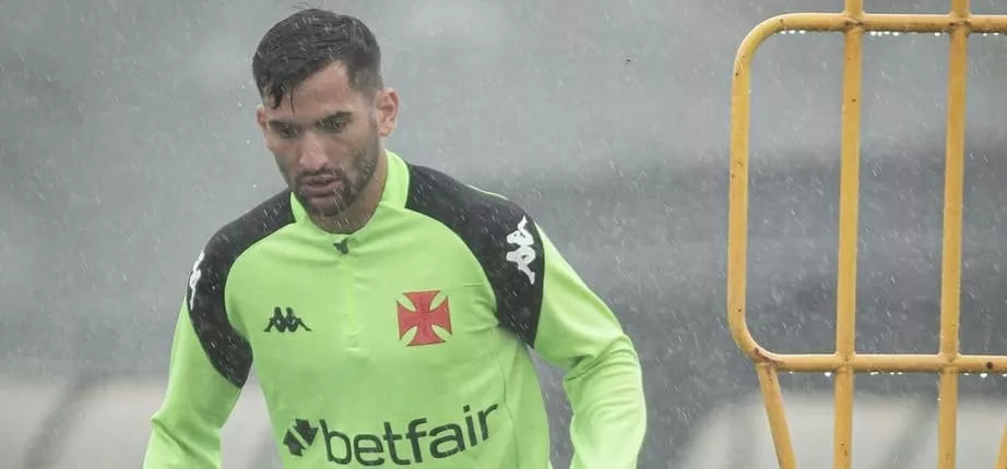 Garré e Loide Augusto perdem espaço no Vasco com Diniz