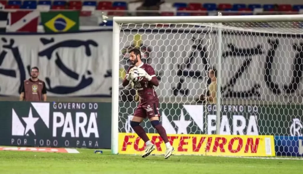 Goleiro do Remo valoriza novo treinador e avalia Série B equilibrada