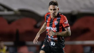 Vitória confirma saída de Gustavo Mosquito rumo ao futebol japonês