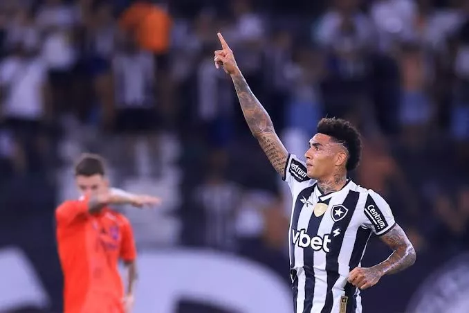 Igor Jesus se despede do Botafogo rumo ao Nottingham Forest
