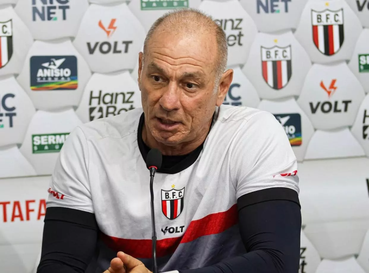 Ivan Izzo está no clube como auxiliar fixo desde o ano passado (Foto: Divulgação / Botafogo)