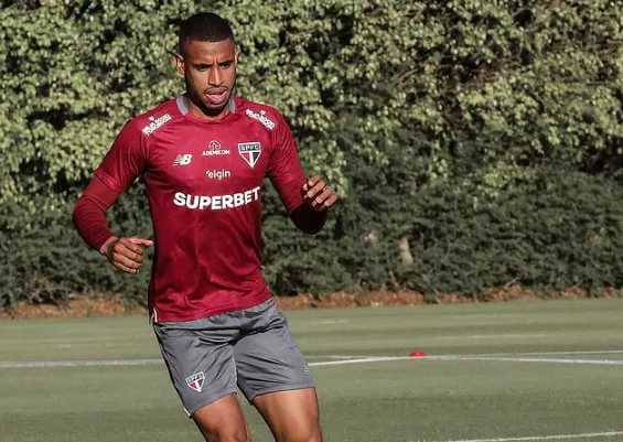 São Paulo volta aos treinos com Alisson e André Silva entre os reforços