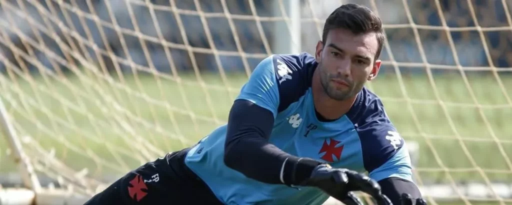 Vasco e Léo Jardim se afastam: goleiro recusa oferta milionária
