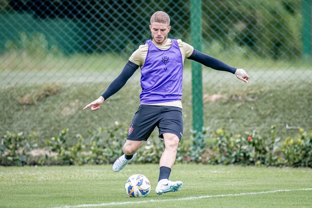 Vitória confirma retorno de volante ex-Ponte Preta (Foto: Victor Ferreira/ECV)