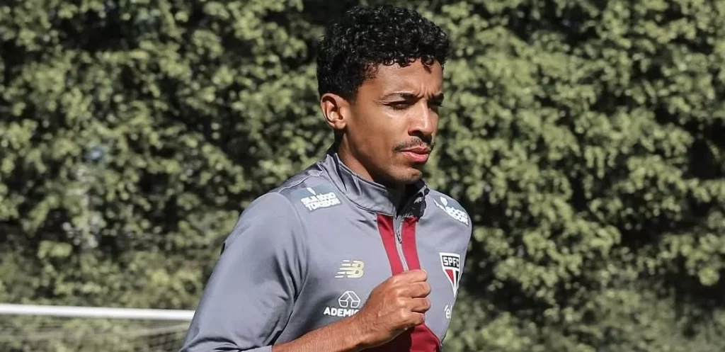 Luiz Gustavo inicia transição no São Paulo após tromboembolismo