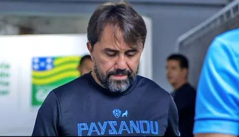 Sem vencer há 10 jogos, time da Série B demite técnico