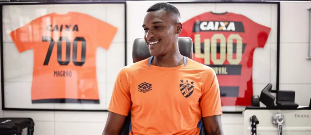 Matheus Alexandre é reintegrado ao elenco do Sport