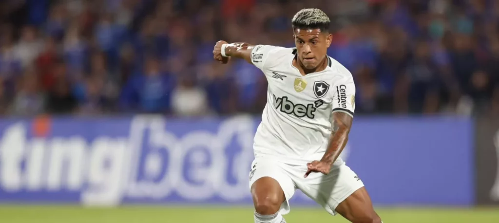 Matheus Martins deve desfalcar o Botafogo na estreia no Mundial