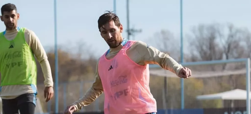 Scaloni anuncia volta de Messi ao time titular da Argentina