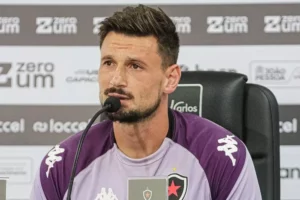 Goleiro do Botafogo-PB destaca cobrança interna por resposta rápida