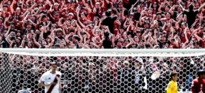 Mundial vende 1,5 milhão de ingressos, mas vê estádios vazios