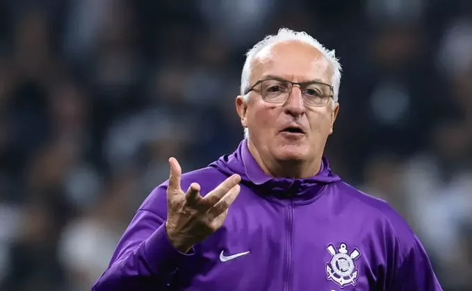 Dorival Jr comanda treino tático no Corinthians com elenco desfalcado de olho no Grêmio